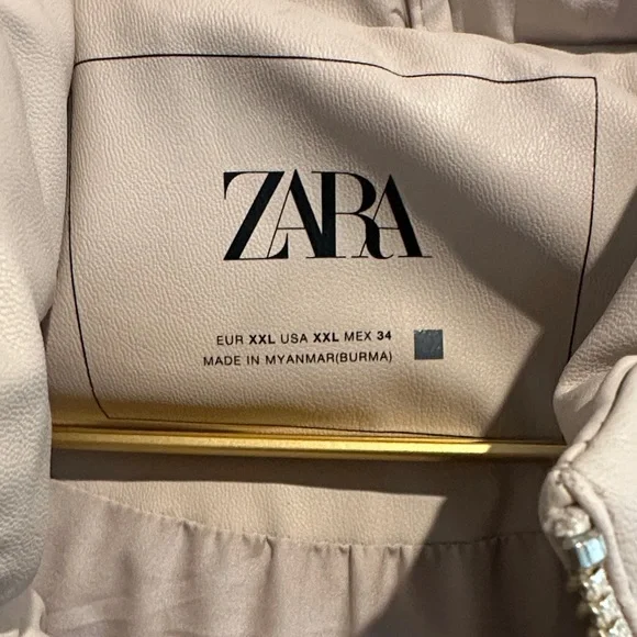 Cream Puffer Vest with Hood - Picture 2 of 6